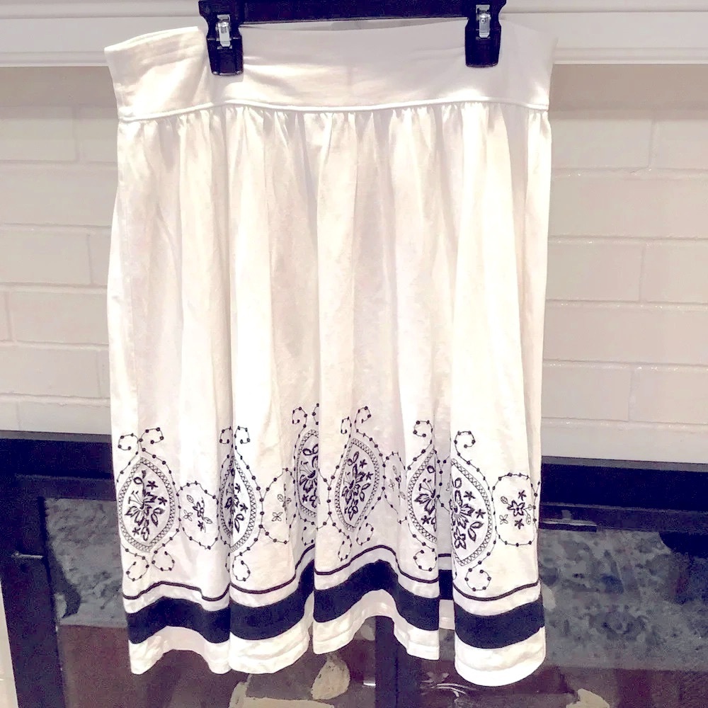 #226 Gorgeous Talbots Cotton Embroidered Skirt Size Small oversized